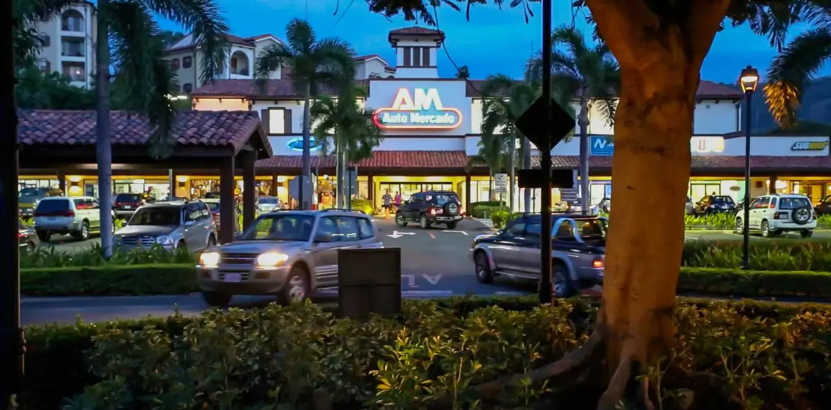 Auto Mercado Playas del Coco Costa Rica