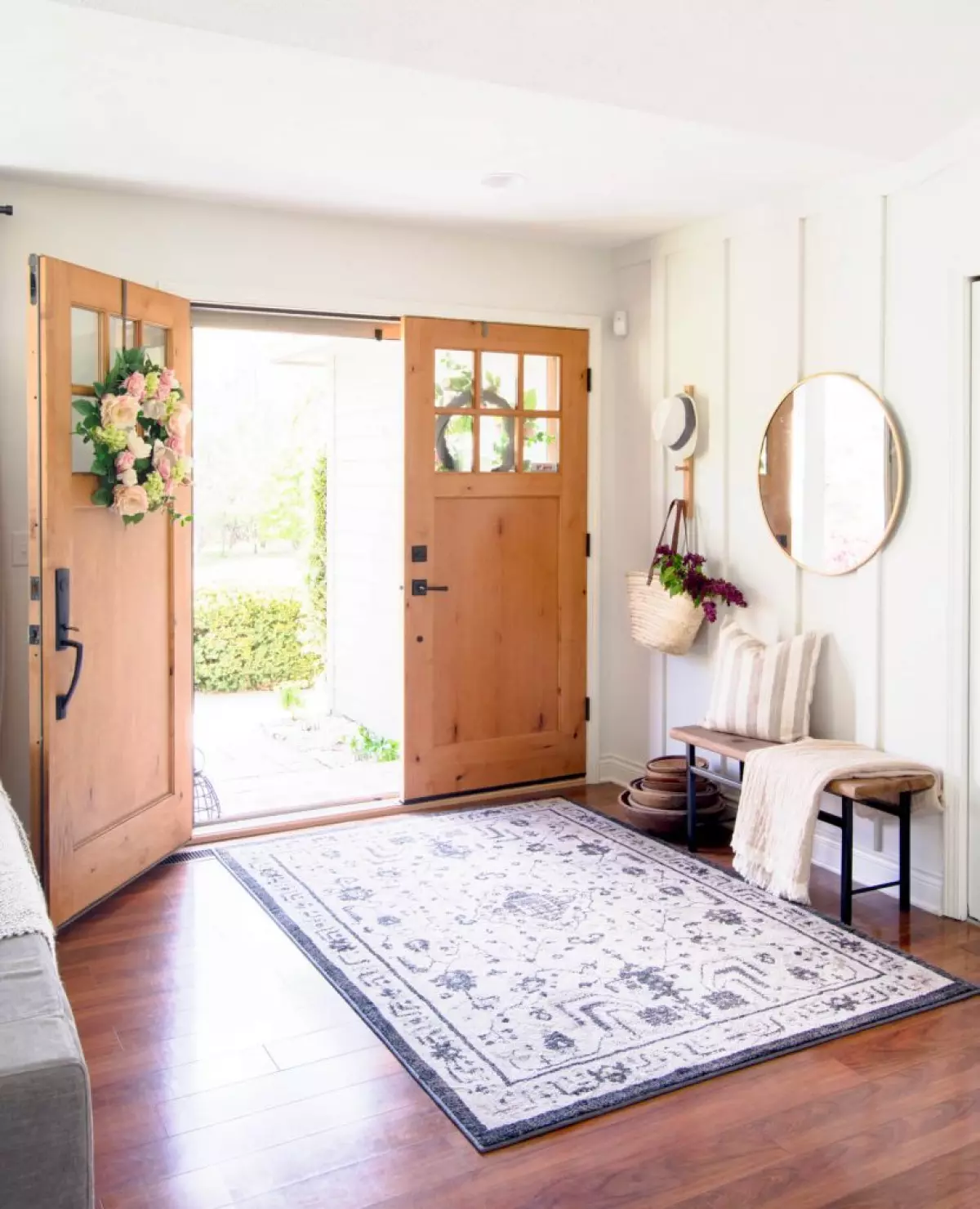 Double doors in an entryway.