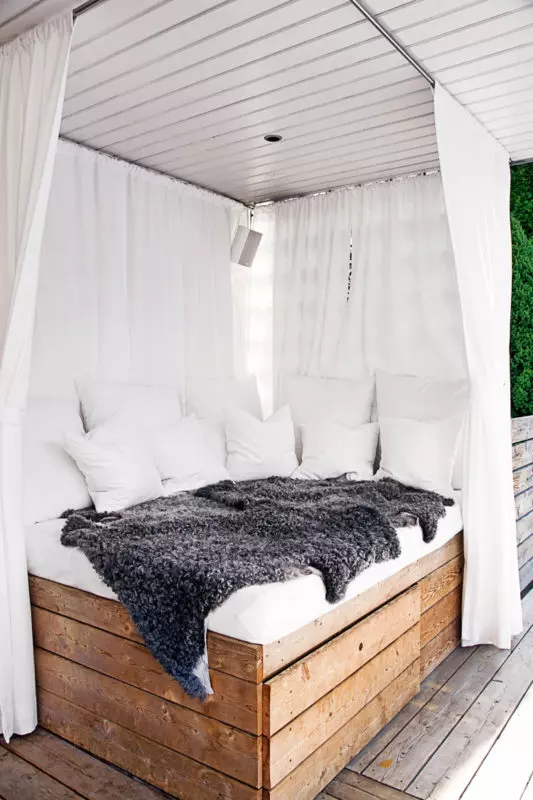 Outdoor Bed