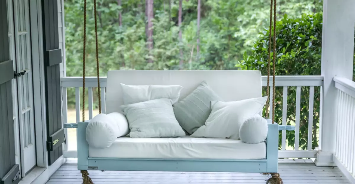 A luxurious and classic outdoor bed swing