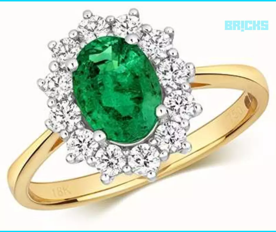 A beautiful emerald and diamond Feng Shui ring