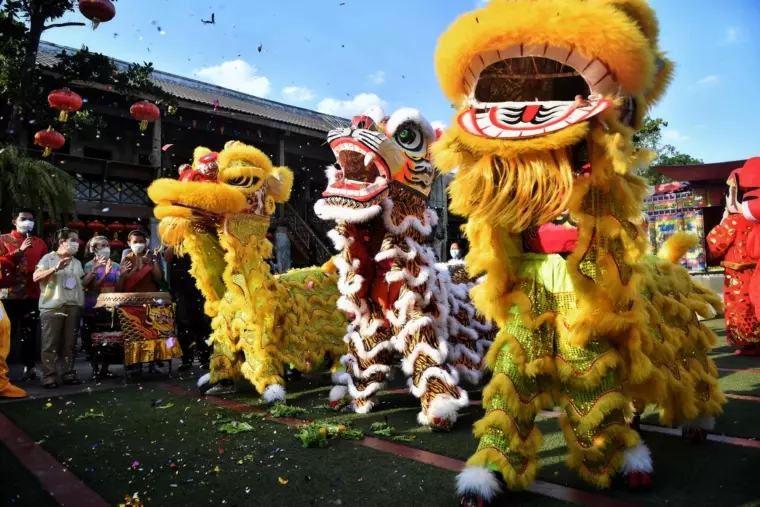 NANJING, CHINA - JANUARY 07: Customers shop for decorations ahead of Chinese New Year, the year of the Tiger, at a market on January 7, 2022 in Nanjing, Jiangsu Province of China. (Photo by VCG/VCG via Getty Images)